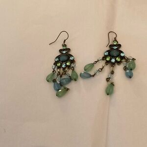 STRIKING GREEN STONE DROP FASHION EARRINGS
